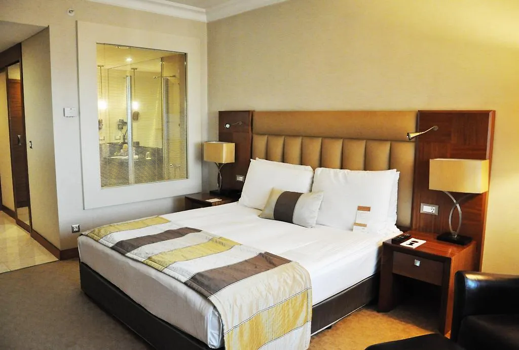 Mövenpick Hotel İzmir