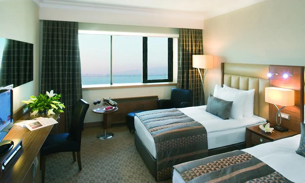Mövenpick Hotel İzmir 5*,