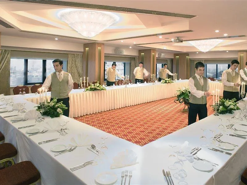 Mövenpick Hotel İzmir 5*,